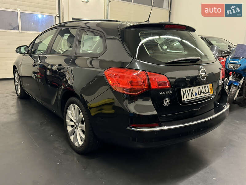 Универсал Opel Astra 2013 в Киеве