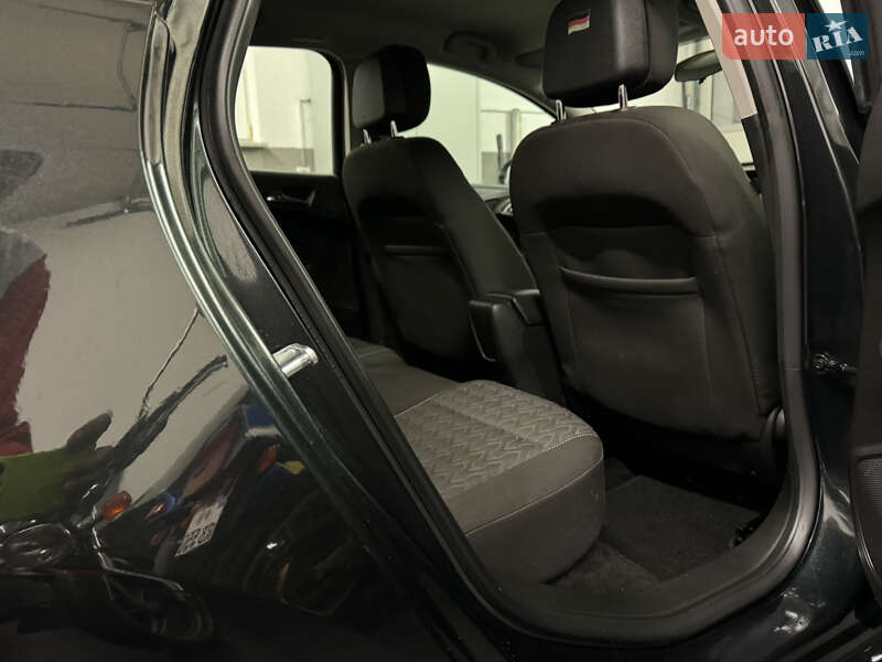 Универсал Opel Astra 2013 в Киеве