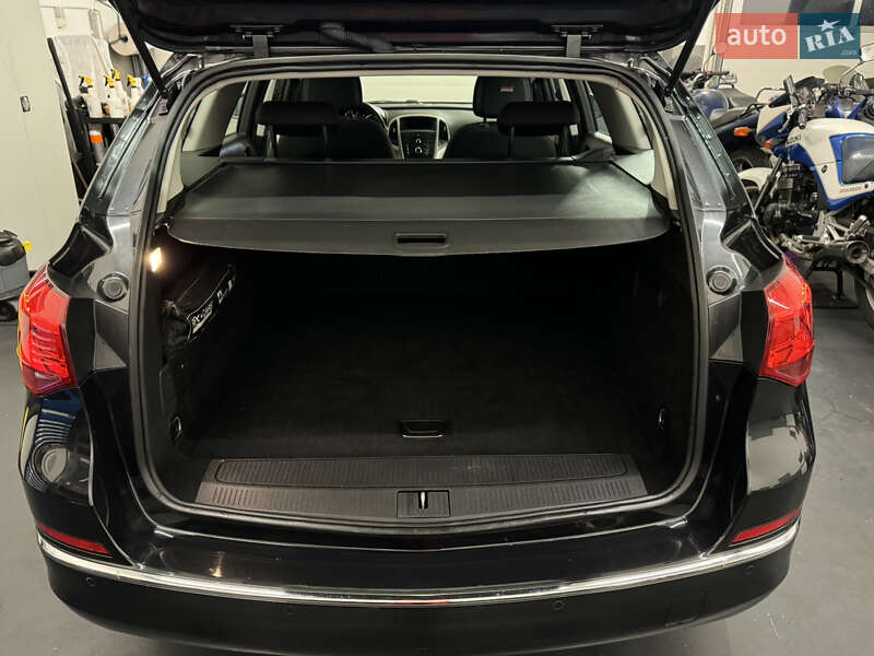 Универсал Opel Astra 2013 в Киеве