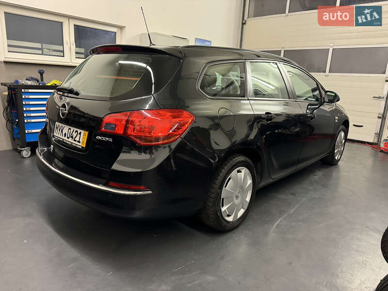 Универсал Opel Astra 2013 в Киеве