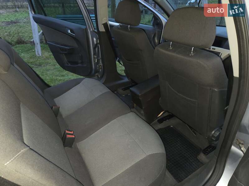 Универсал Opel Astra 2007 в Луцке