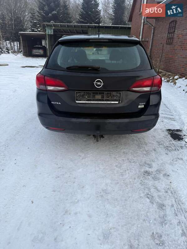 Универсал Opel Astra 2016 в Вараше