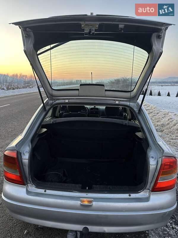 Хэтчбек Opel Astra 2001 в Хусте