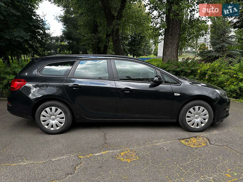 Универсал Opel Astra 2012 в Киеве