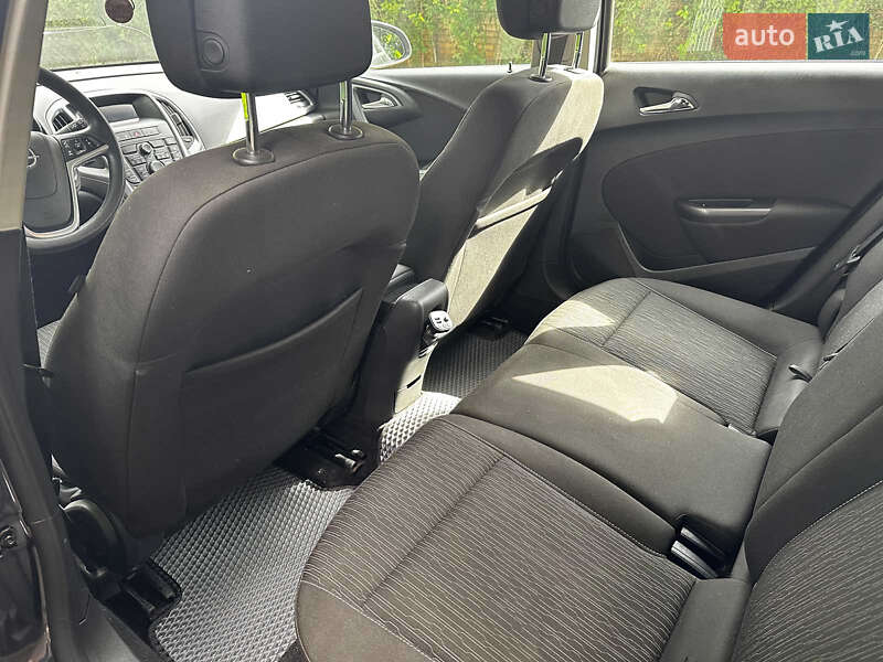 Универсал Opel Astra 2012 в Киеве