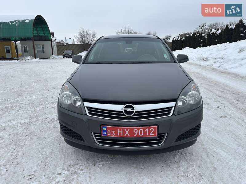 Универсал Opel Astra 2010 в Луцке фото 2 Универсал Opel Astra 2010 в Луцке
