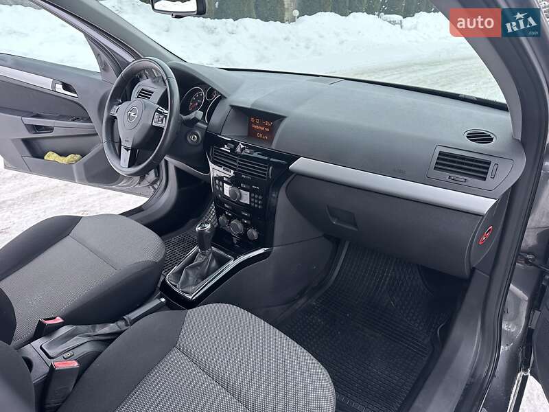 Универсал Opel Astra 2010 в Луцке фото 17 Универсал Opel Astra 2010 в Луцке