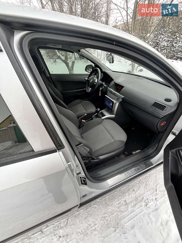 Хэтчбек Opel Astra 2012 в Харькове