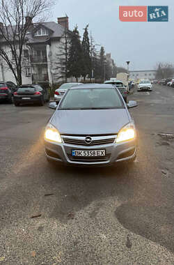 Універсал Opel Astra 2010 в Радехові