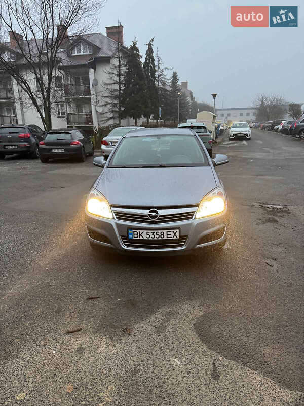 Opel Astra 2010 Opel Astra 2010