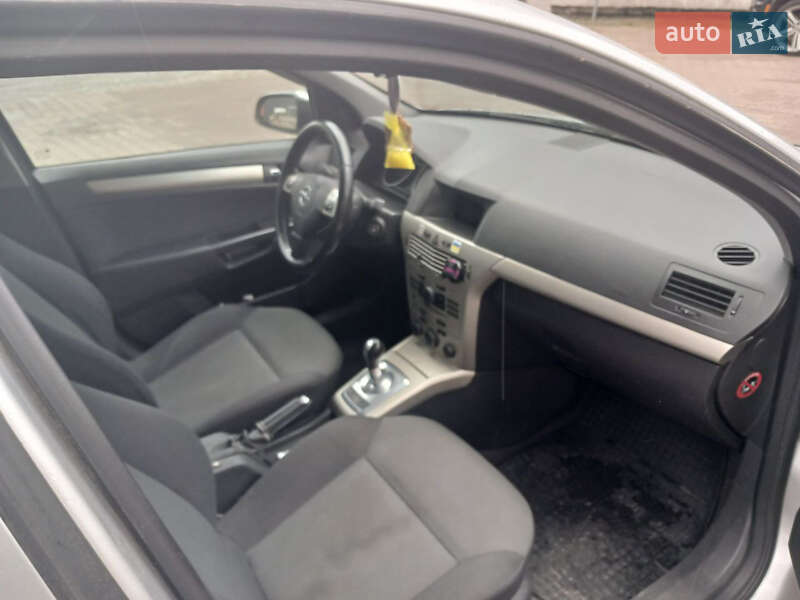 Хэтчбек Opel Astra 2007 в Житомире