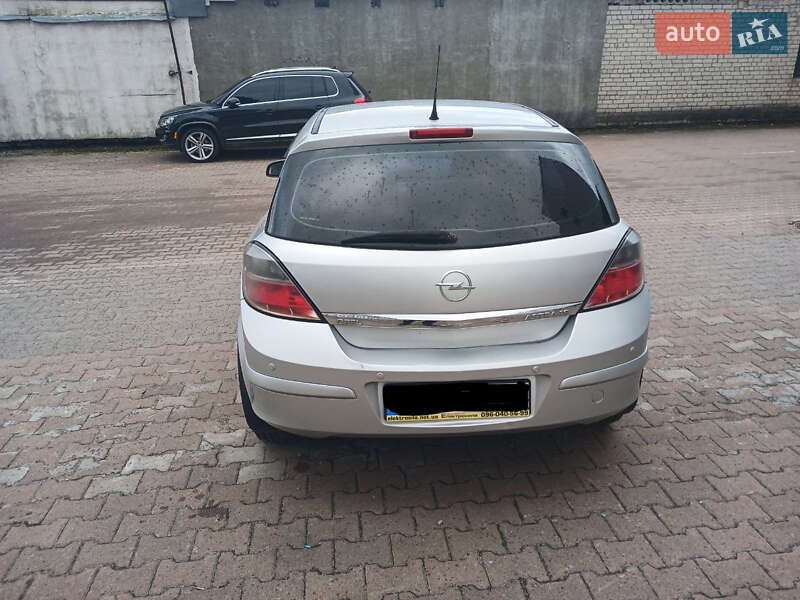 Хэтчбек Opel Astra 2007 в Житомире