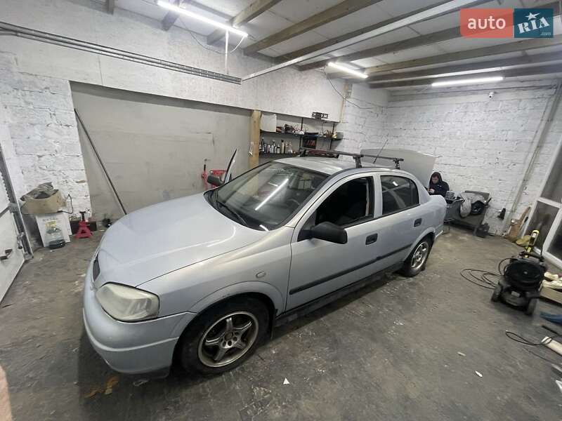 Седан Opel Astra 2004 в Стрые