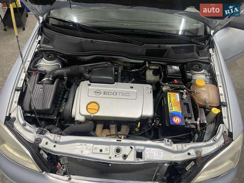 Седан Opel Astra 2004 в Стрые