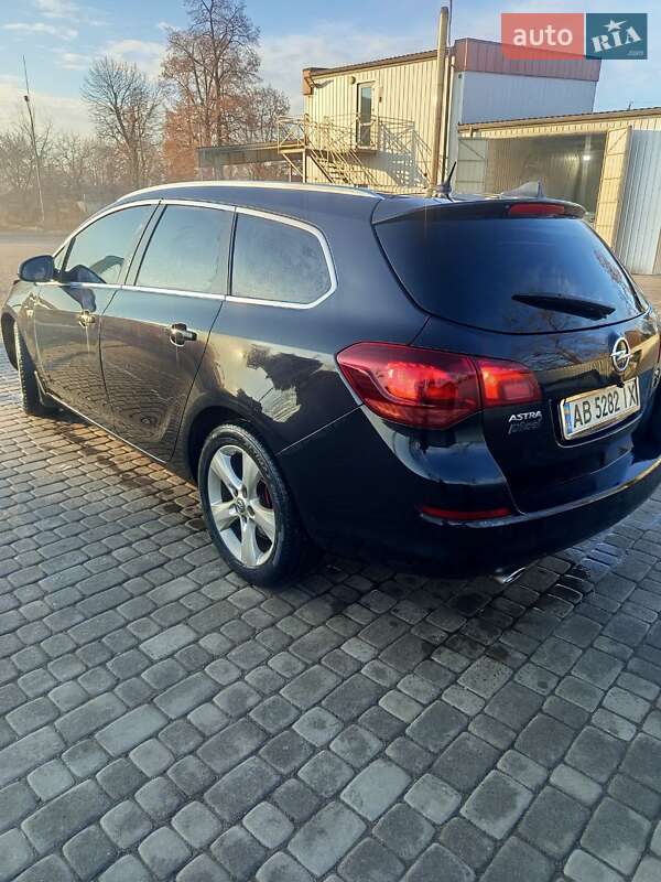 Универсал Opel Astra 2011 в Хмельницком