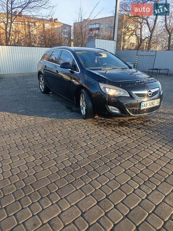 Универсал Opel Astra 2011 в Хмельницком