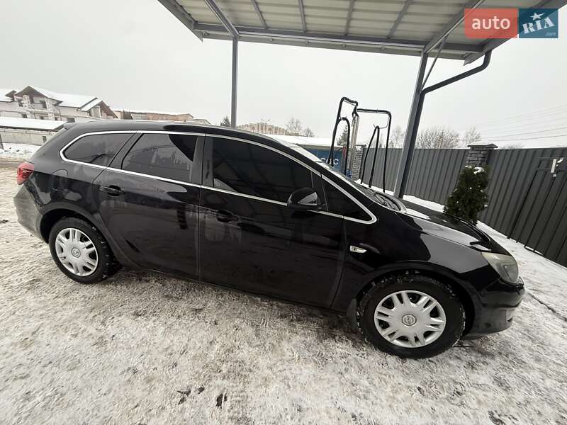 Универсал Opel Astra 2011 в Хмельницком