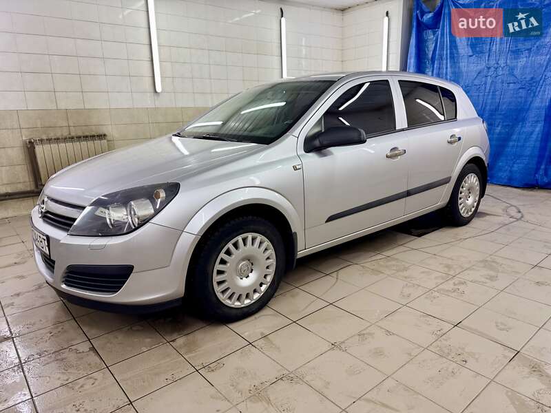 Хэтчбек Opel Astra 2006 в Сумах