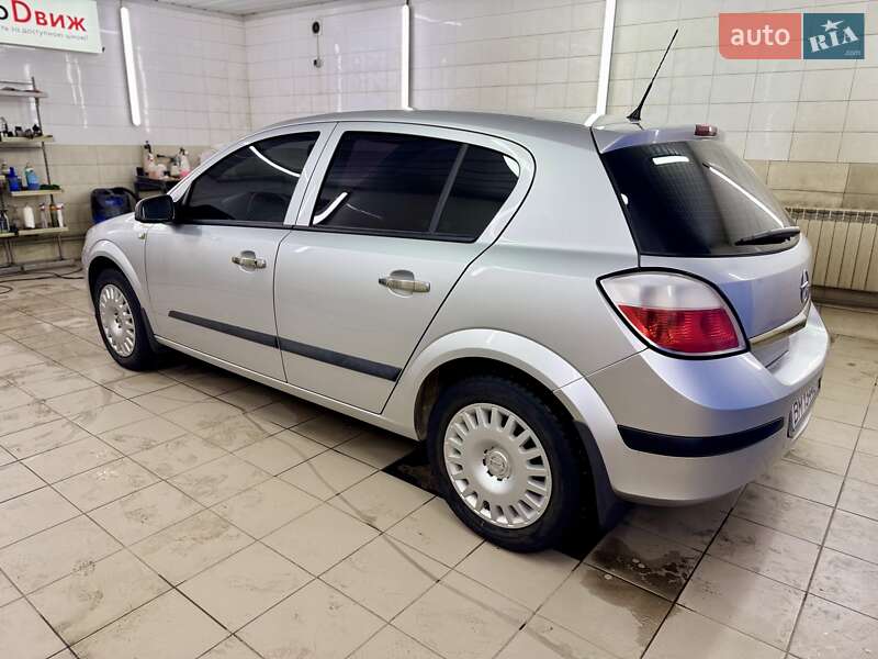 Хэтчбек Opel Astra 2006 в Сумах