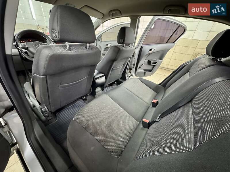 Хэтчбек Opel Astra 2006 в Сумах