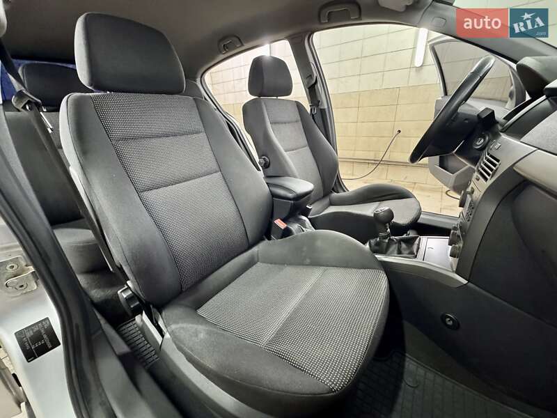 Хэтчбек Opel Astra 2006 в Сумах