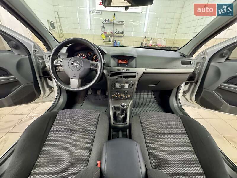 Хэтчбек Opel Astra 2006 в Сумах