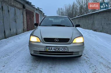 Седан Opel Astra 2006 в Киеве