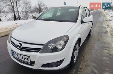 Хетчбек Opel Astra 2012 в Нововолинську