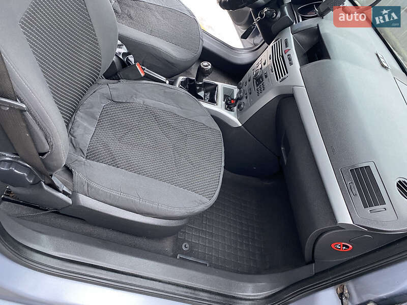 Универсал Opel Astra 2009 в Луцке