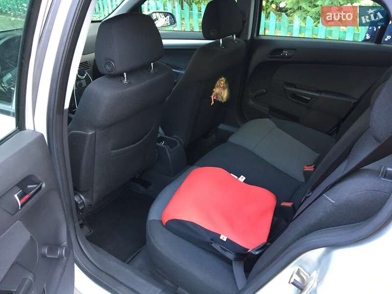 Универсал Opel Astra 2005 в Луцке