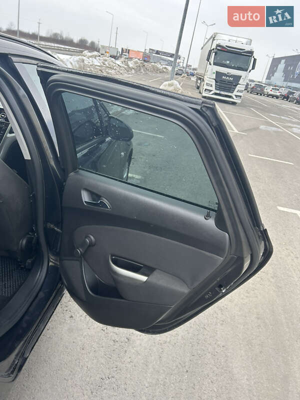 Универсал Opel Astra 2011 в Львове