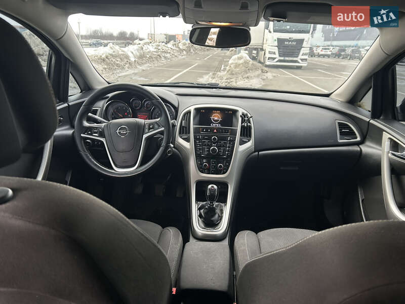 Универсал Opel Astra 2011 в Львове