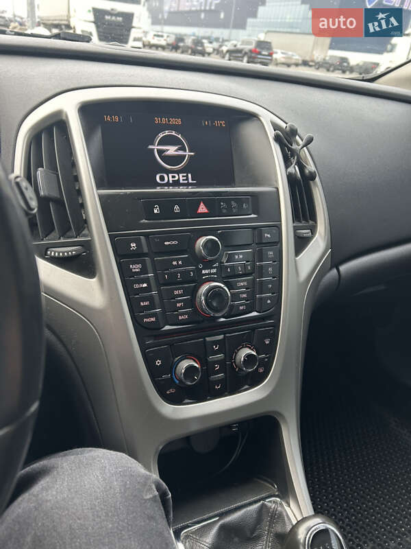 Универсал Opel Astra 2011 в Львове