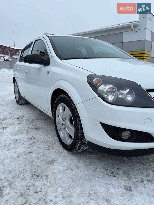 Хэтчбек Opel Astra 2013 в Киеве фото 8 Хэтчбек Opel Astra 2013 в Киеве
