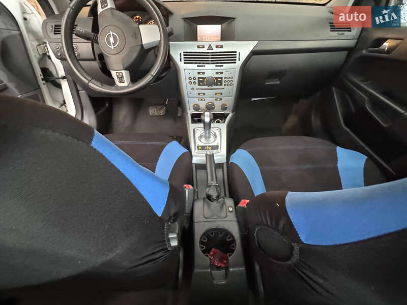 Хэтчбек Opel Astra 2013 в Киеве фото 12 Хэтчбек Opel Astra 2013 в Киеве