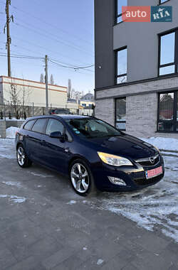 Универсал Opel Astra 2011 в Ровно