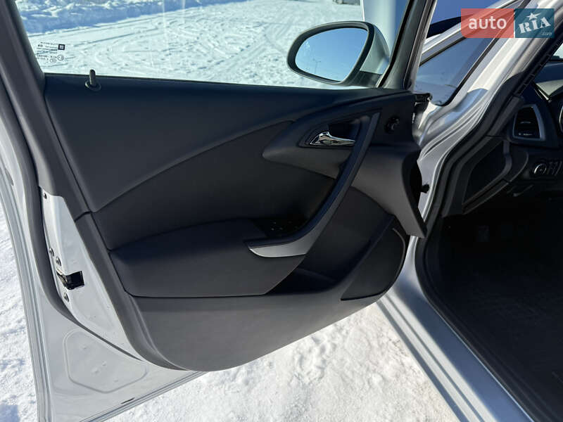 Универсал Opel Astra 2015 в Львове