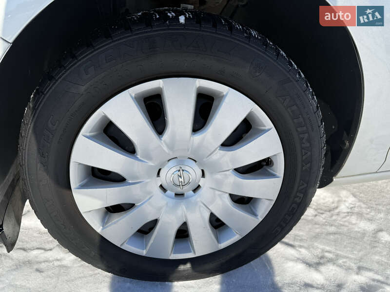 Универсал Opel Astra 2015 в Львове