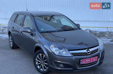 Універсал Opel Astra 2011 в Луцьку