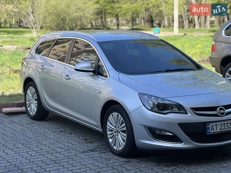 Универсал Opel Astra 2013 в Ивано-Франковске