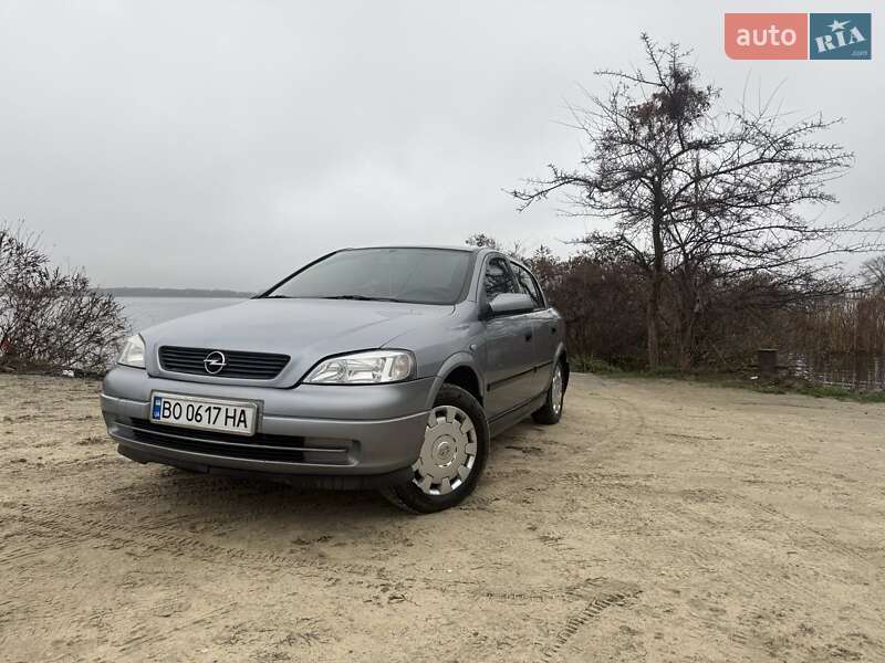 Седан Opel Astra 2008 в Богуславе