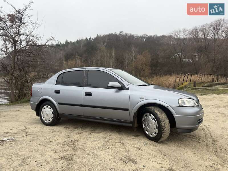 Седан Opel Astra 2008 в Богуславе