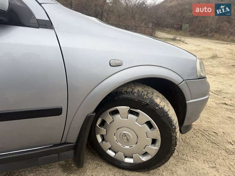Седан Opel Astra 2008 в Богуславе