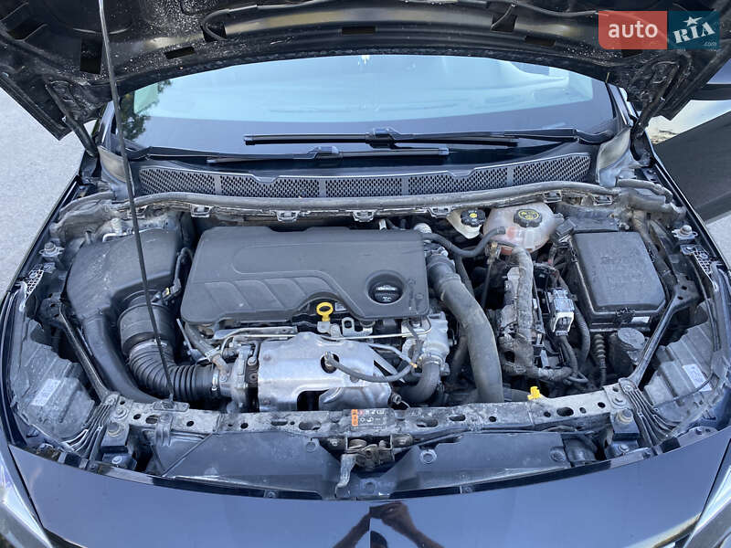 Універсал Opel Astra 2017 в Дунаївцях