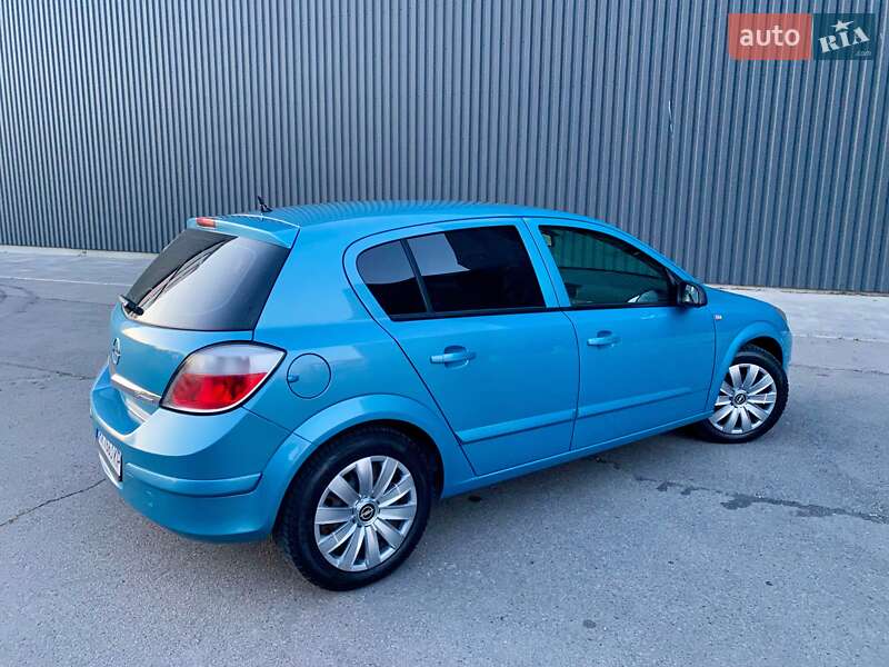 Хэтчбек Opel Astra 2004 в Харькове