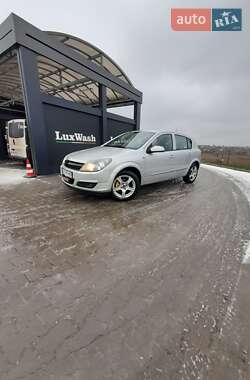 Хэтчбек Opel Astra 2005 в Шумске