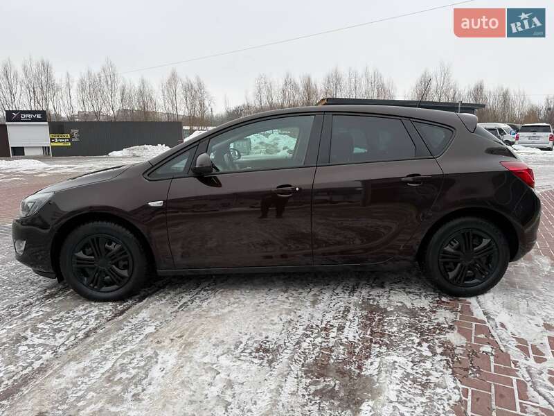 Хэтчбек Opel Astra 2011 в Ровно