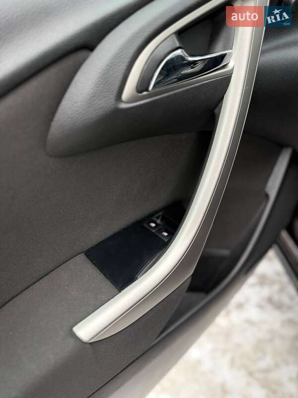 Хэтчбек Opel Astra 2011 в Ровно