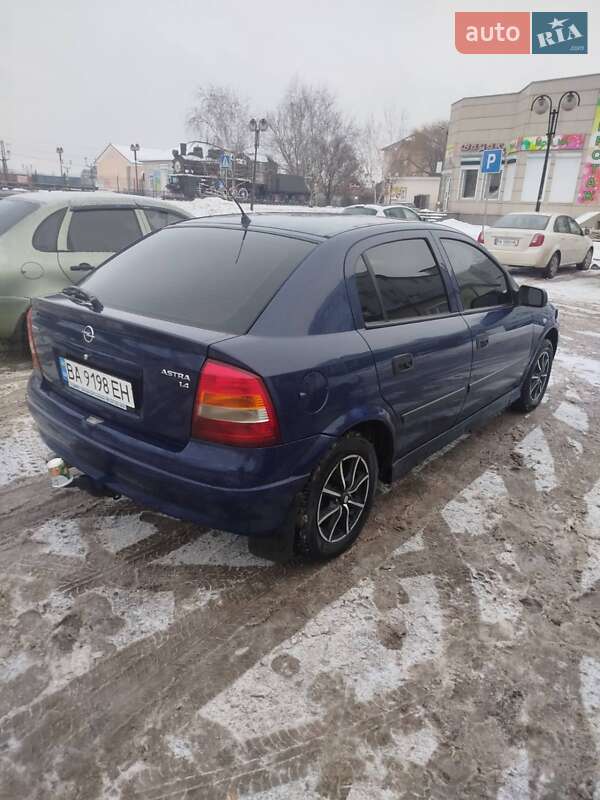 Хэтчбек Opel Astra 2004 в Знаменке