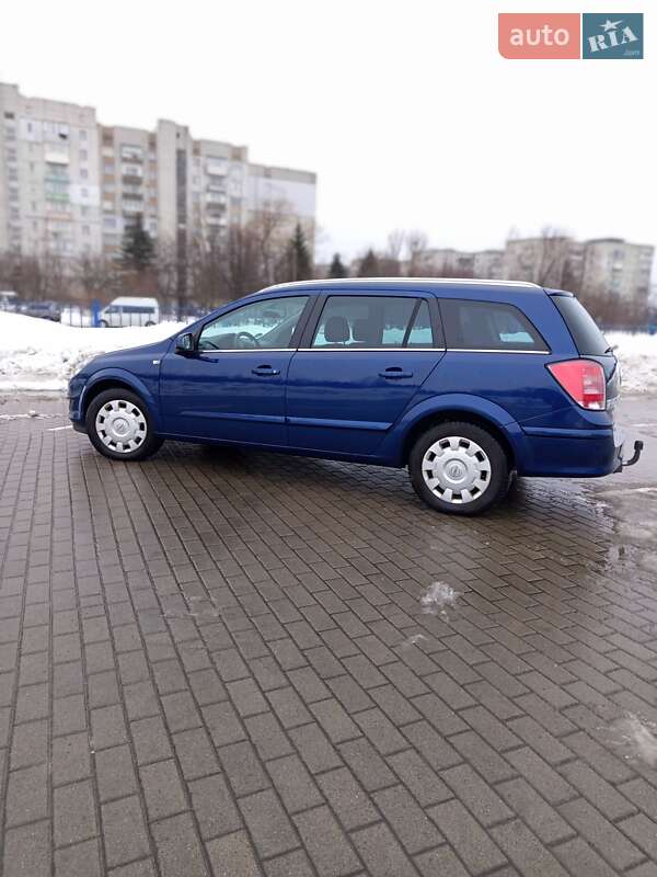 Универсал Opel Astra 2009 в Дрогобыче
